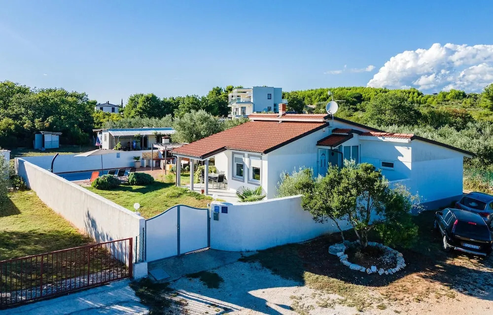 Two-Bedroom Holiday Home In Pomer