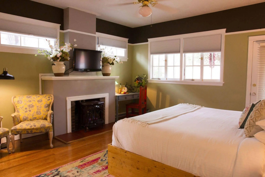 Inn On The Paseo