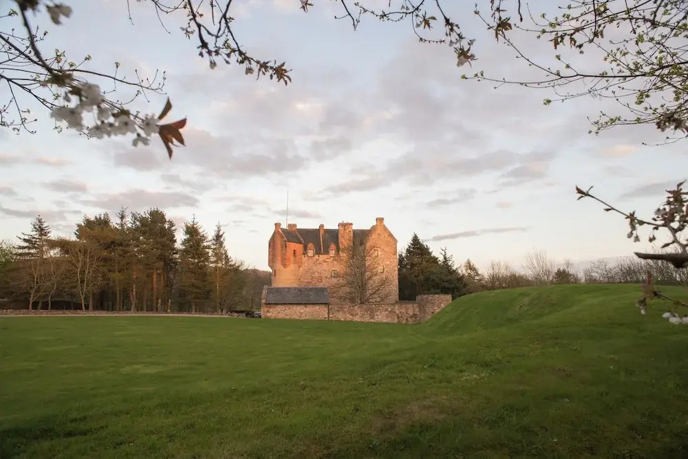 Historic 6-Bedrooms Castle Retreat