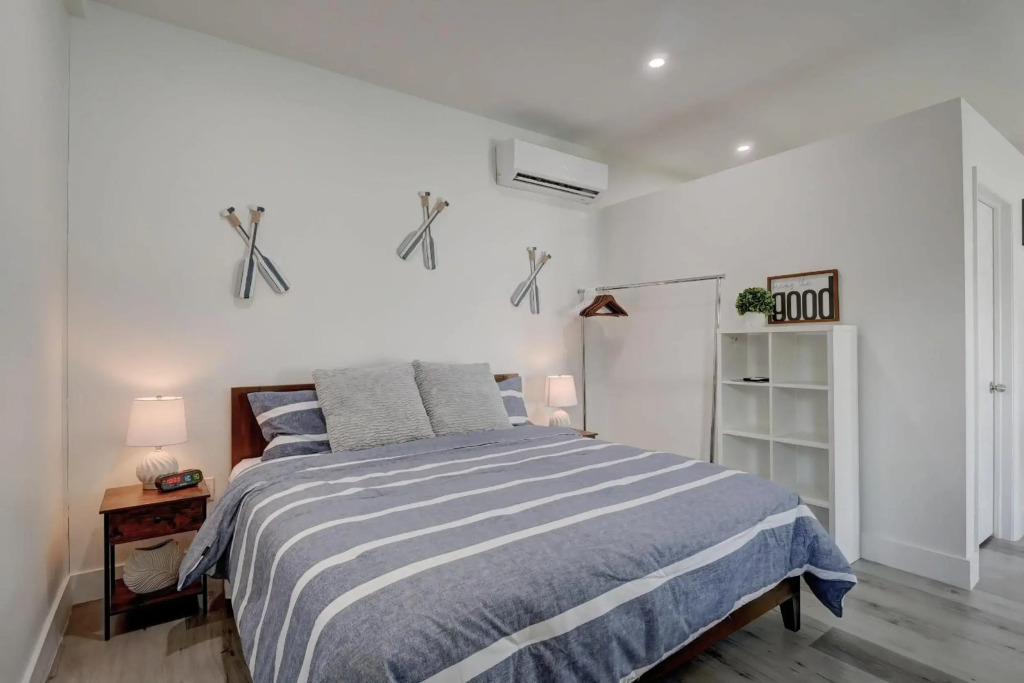 Guest House In a Downtown Bonita Springs Compound