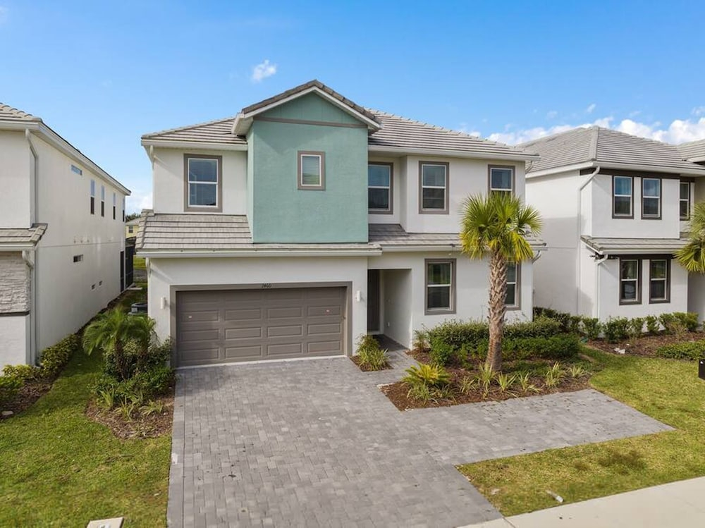 Aurora Grande Spacious 12br 12ba Villa w Pool