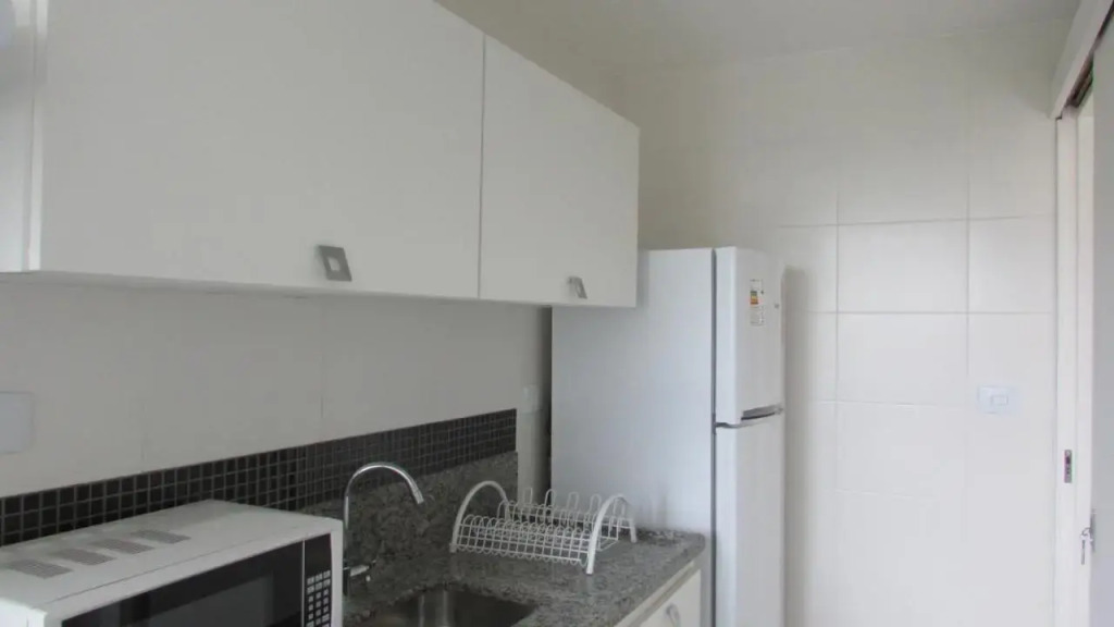 Lindo apto no Barrabela, todo equipado, com arcondicionados split novos no quarto e na sala, limpíssimo, cheiroso, novinho, condomínio em frente à praia, com piscina aquecida, sauna, quadra, academia, lavanderia, salão de beleza, restaurantes, mercado 24h