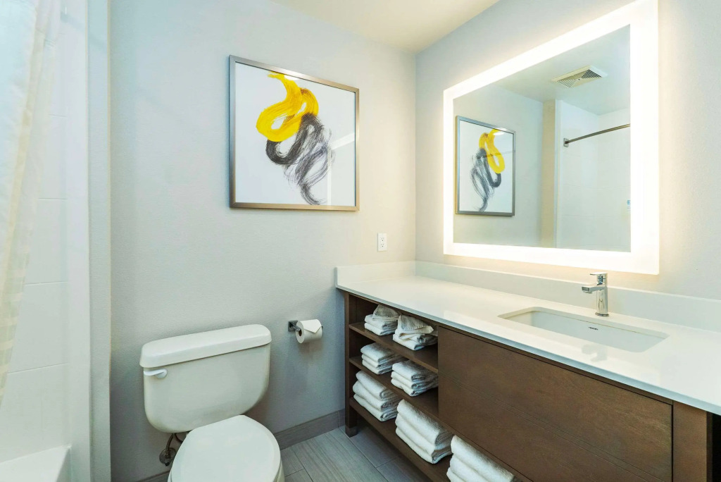 Comfort Suites Kelowna