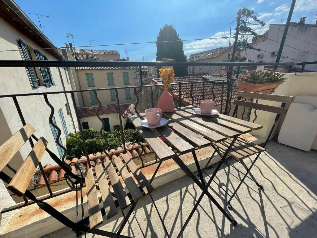 Nice Renting - FERSEN - 2 Rooms Vieil Antibes - AC - Safranier - Big Terrace