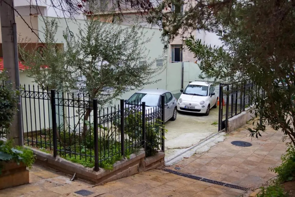Aroura Homes Garden House 2BR 2BA Free Parking