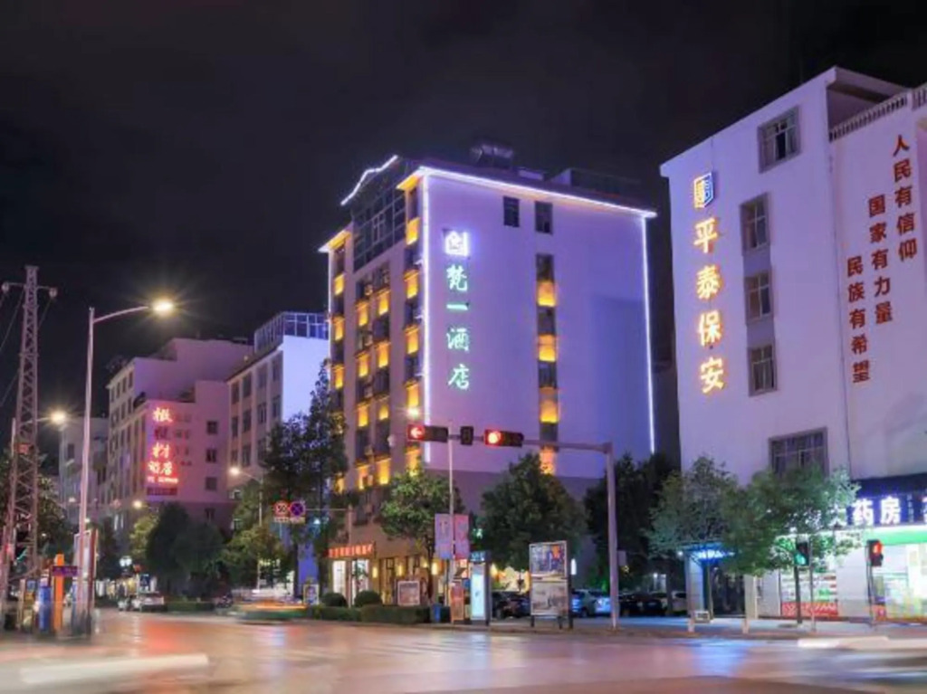 A hotel qujing brahman