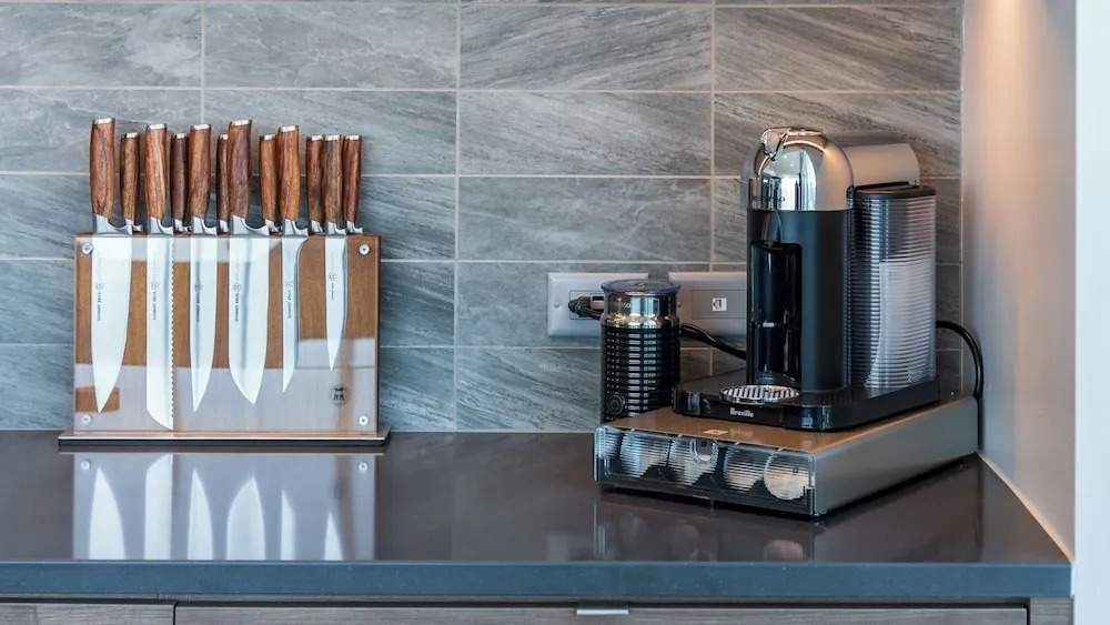 41st Floor! 2bdr w/ Luxury Amenities & Balcony Skylux Penthouse by Avantstay