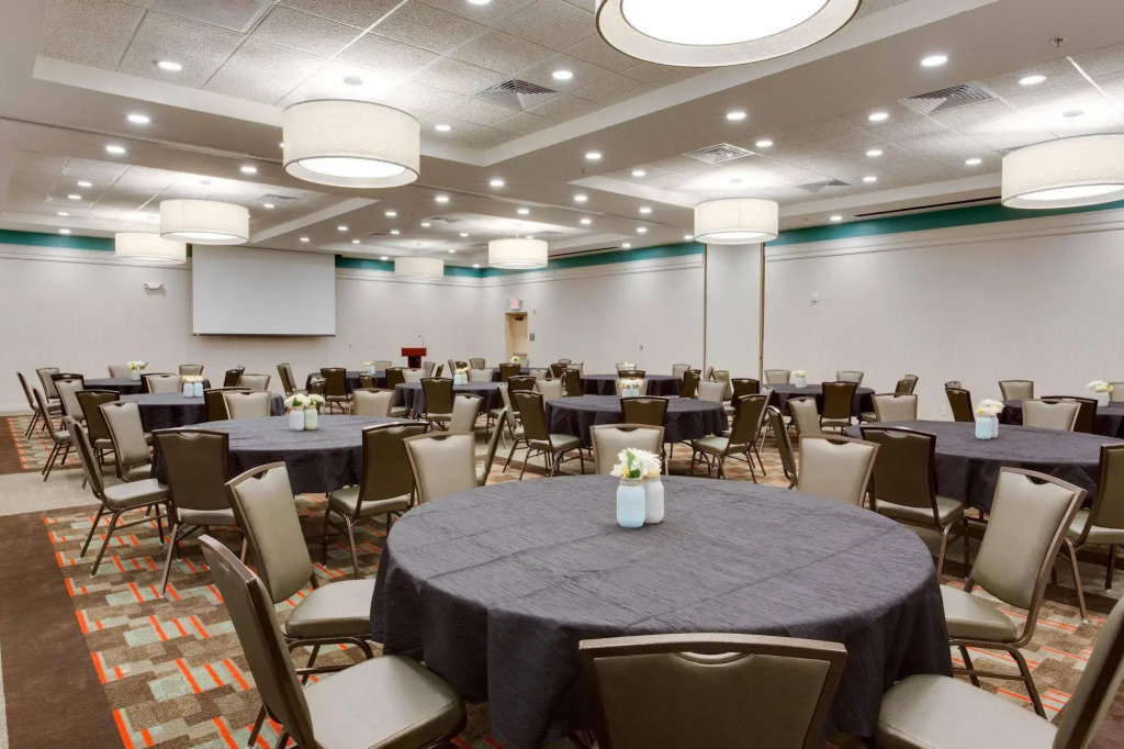 Drury Inn & Suites Charlotte Arrowood