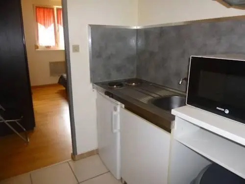 Hotel Porte de France - Self Check In by Homenhancement