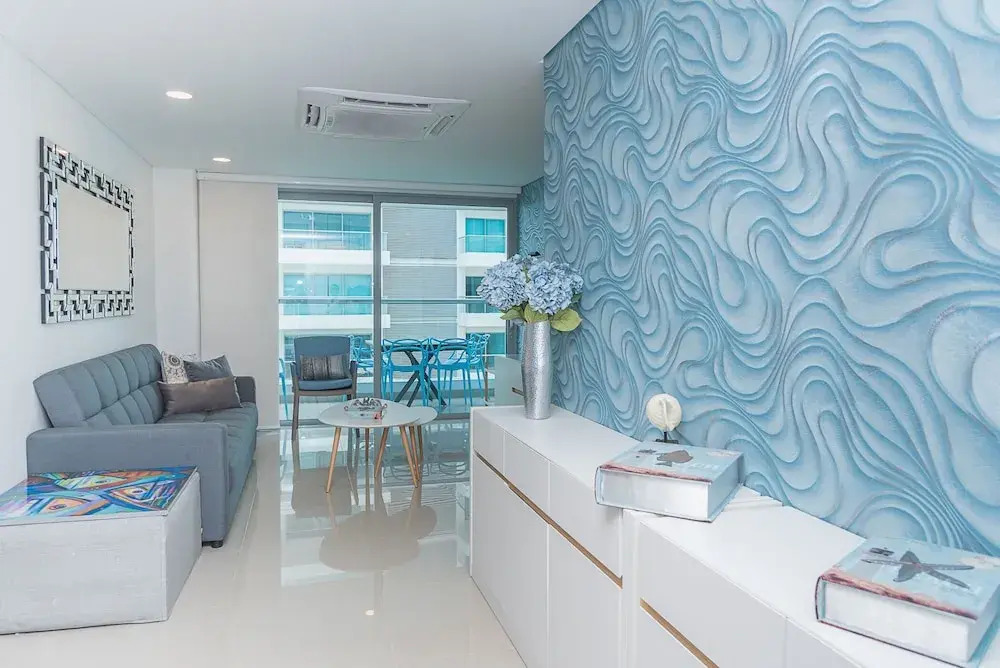 Deluxe Condo W Amenities & Beach