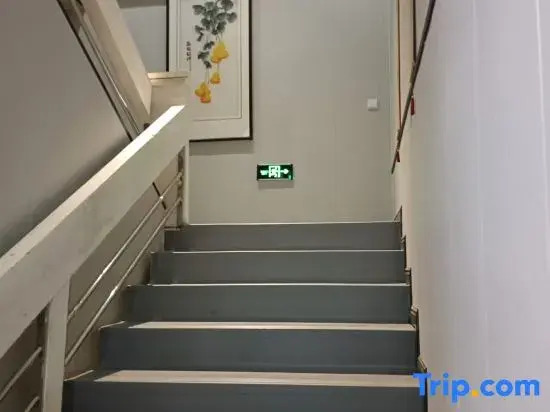 Yanggu Jiangnan Yiju Business Hotel