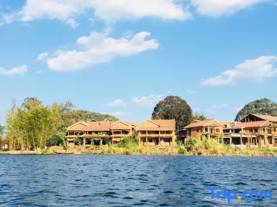 Rizha Baizha Lake View Inn