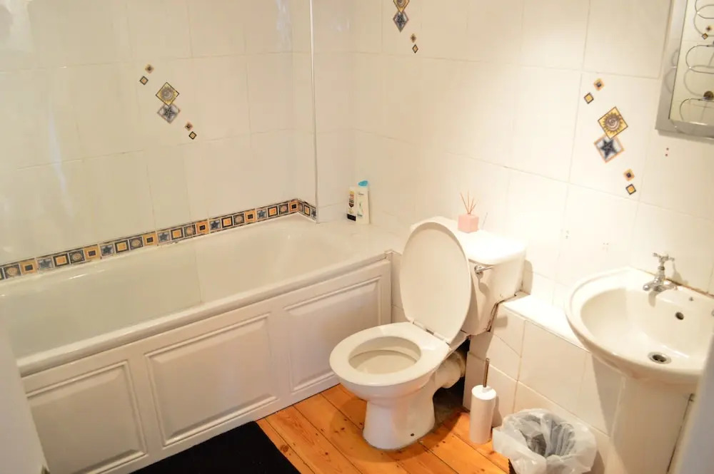 1 Bedroom Flat Facing the Docks