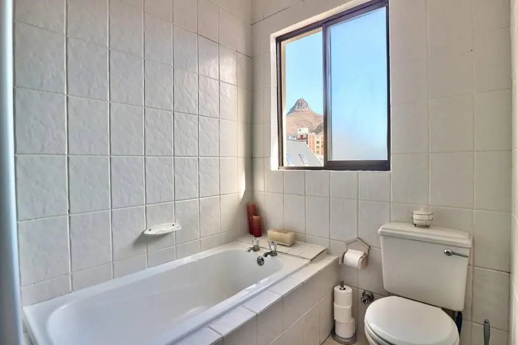 Sunny Apartment in SEA POINT right by PROMENADE