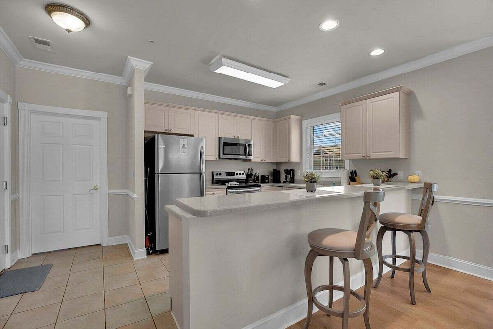 Magnolia Pointe Luster Leaf 4890-301