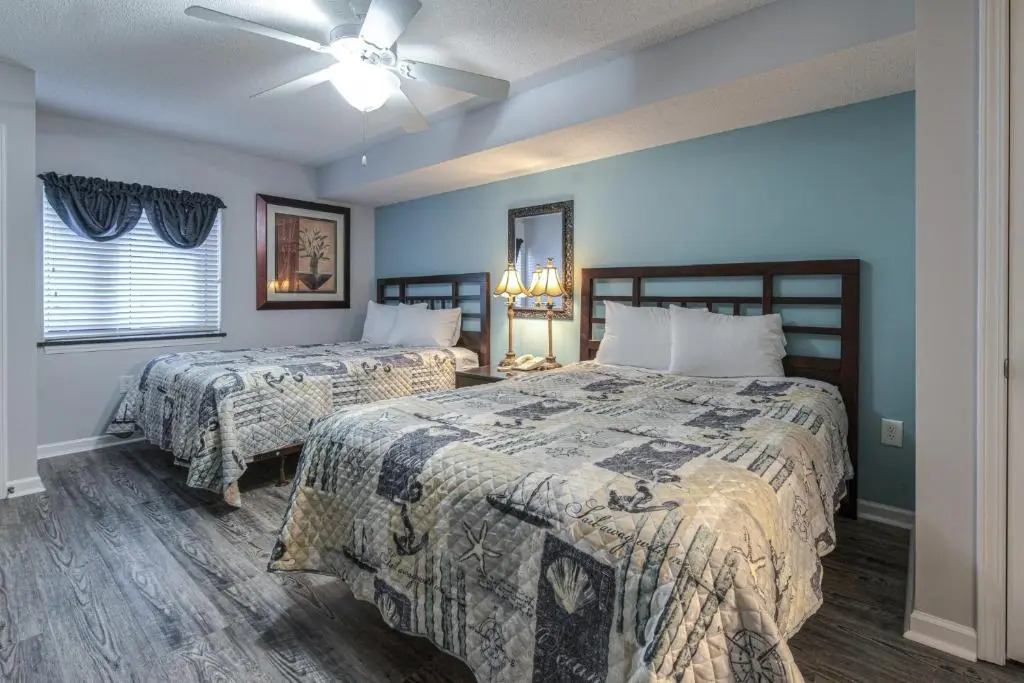 Yacht Club Villas #1-703