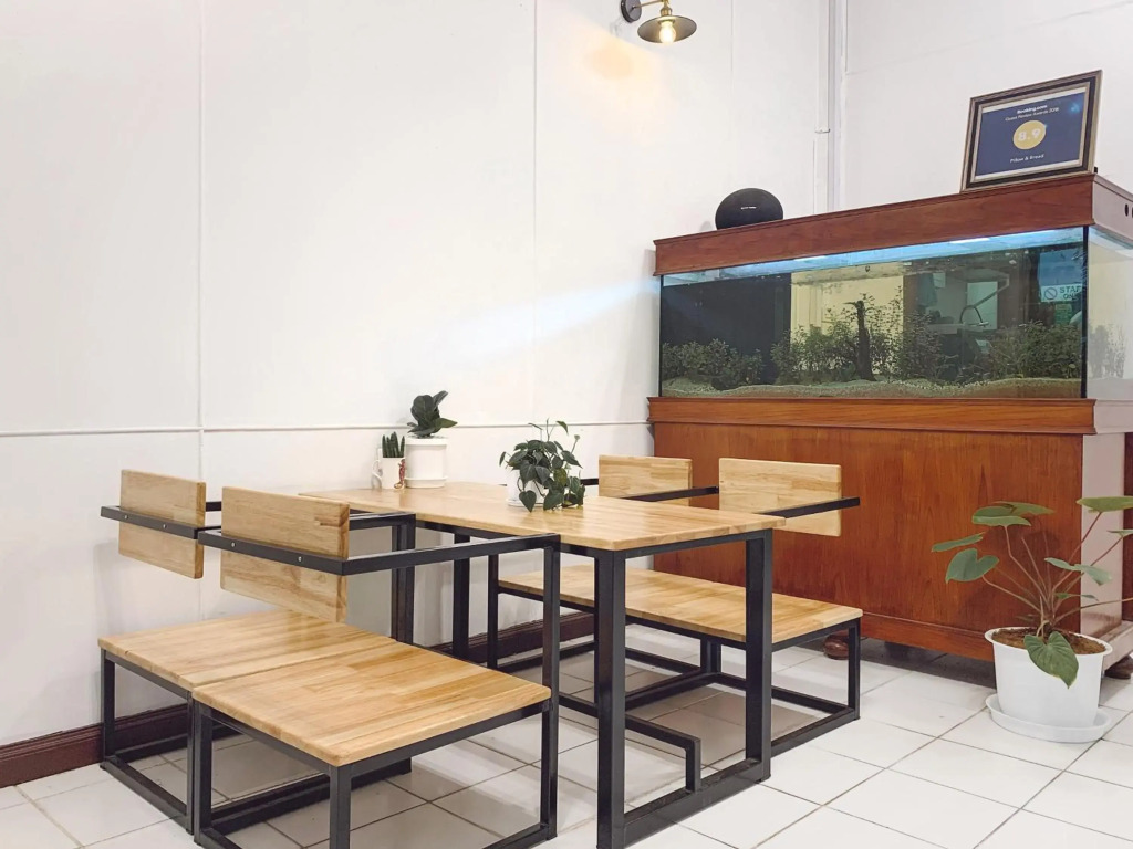 Pillow & Bread Hostel