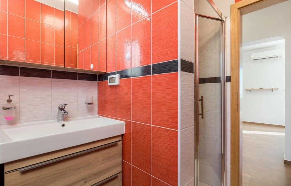 Stunning Apartment in Banjol With 1 Bedrooms, Wifi and Outdoor Swimming Pool