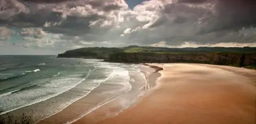 H.A.N.D Surf Hostel