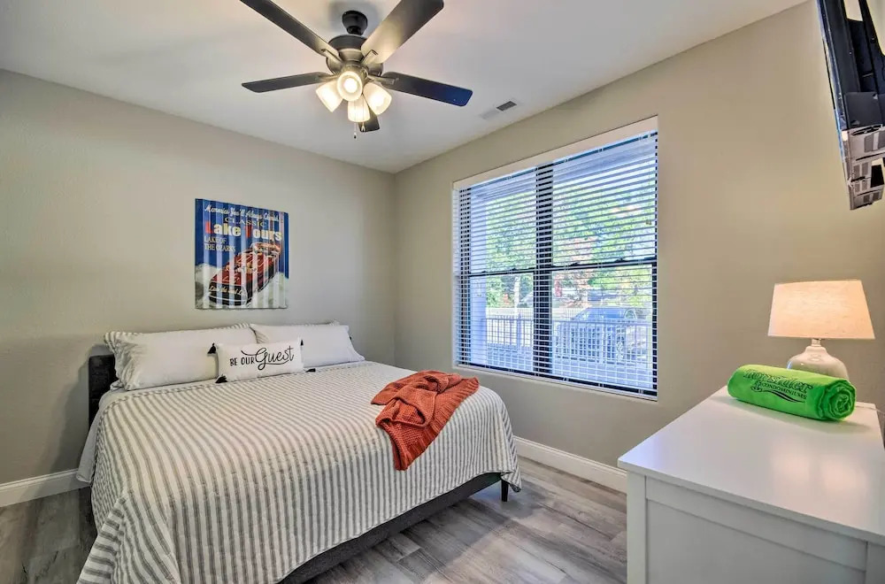 Lake-view Patio + Pool Access: Osage Beach Condo