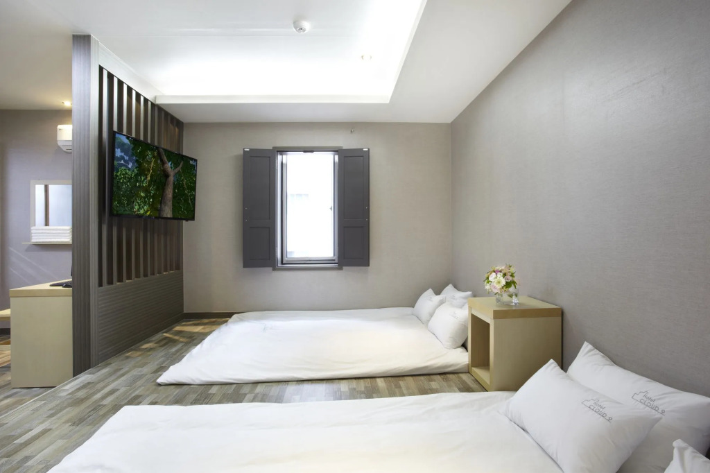 Cloud 9 Hotel