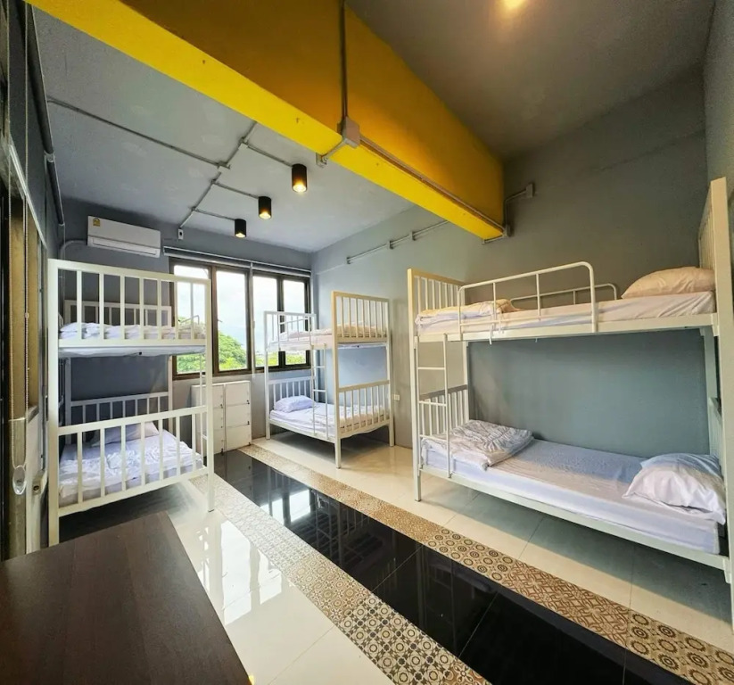 Sukhum Huai Khwang Guest House