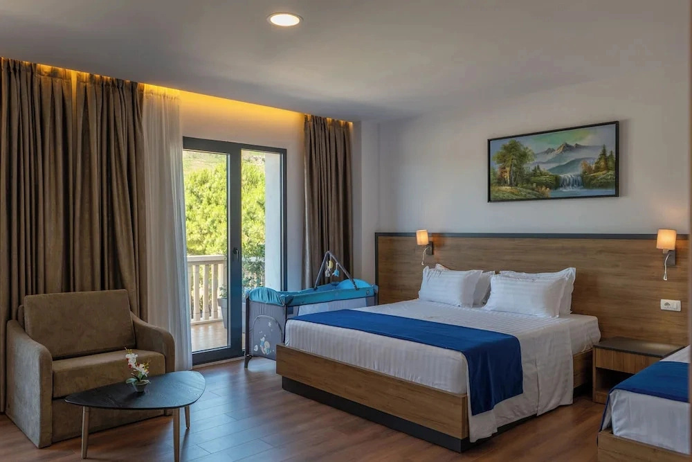 Acros Resort