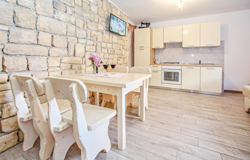 1 Bedroom Pet Friendly Home In Bibinje