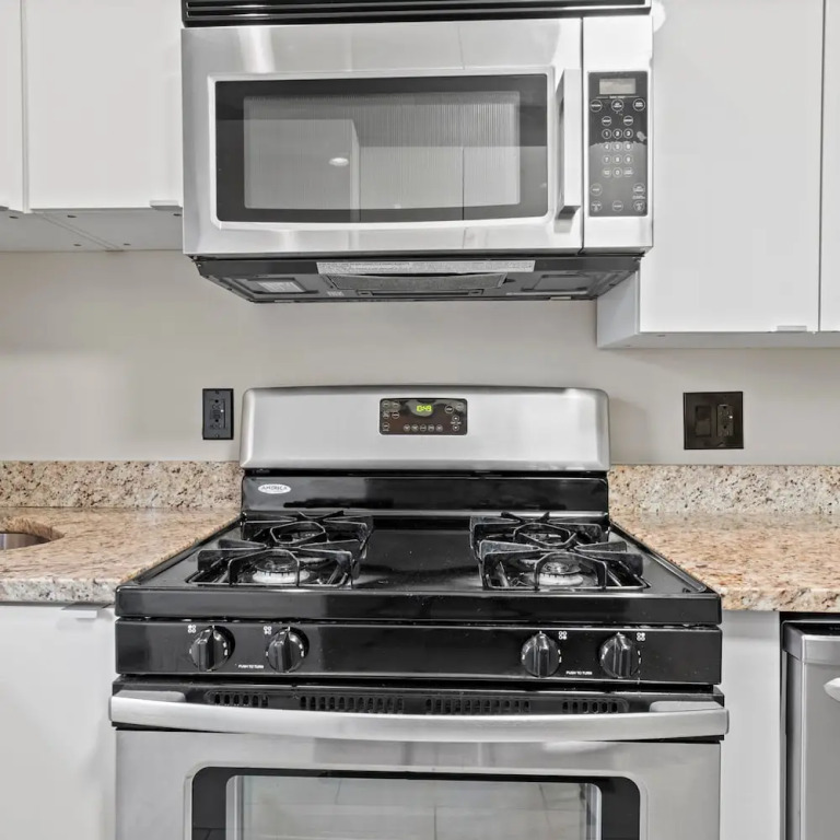 Spacious Sunny Shaw 1BR 1BA Apartment