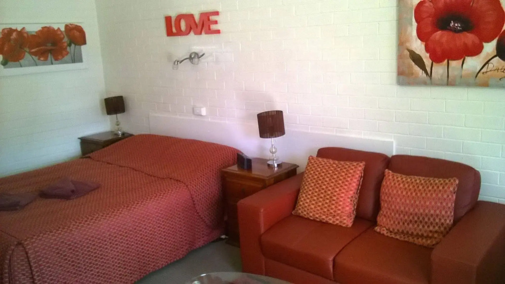 Colonial Inn Motel