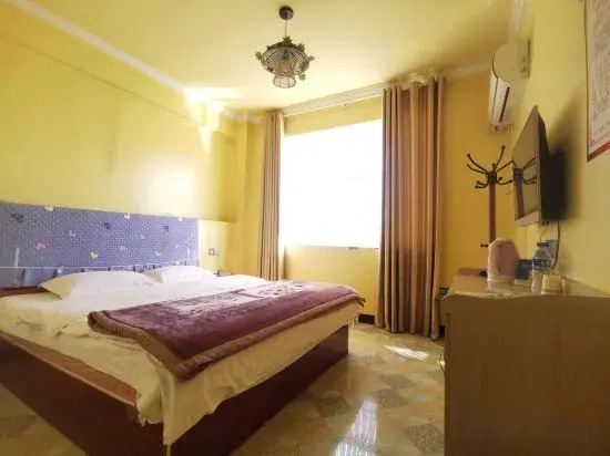 Zhaotong Qianran Business Hotel