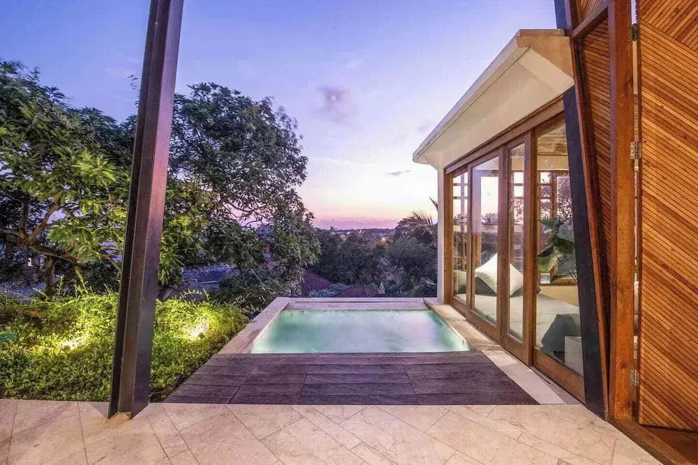Gorgeous 2-br Penthouse, 800m to the Beach