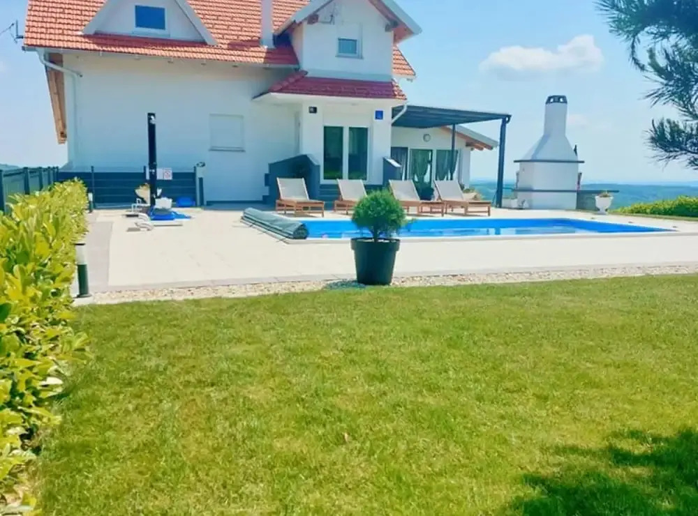 Villa Cerina - Three Bedorom Villa with Outdoor Swimming Pool