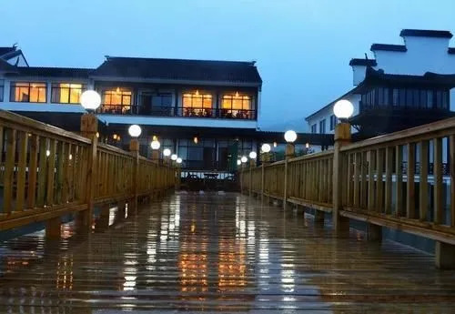 Luxiang Gucun Holiday Hotel