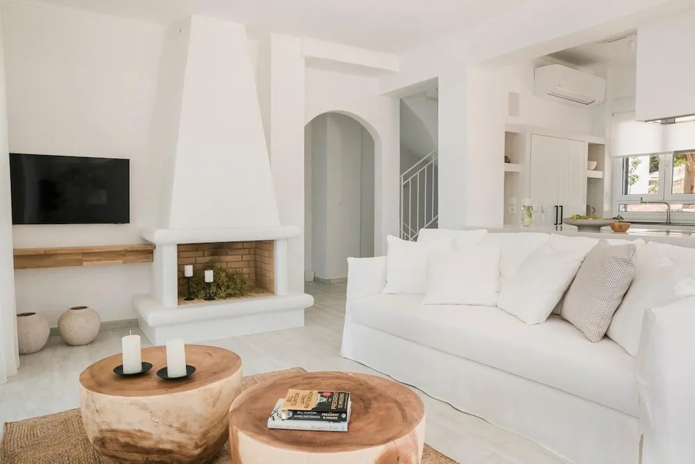 Lourdas White Villa