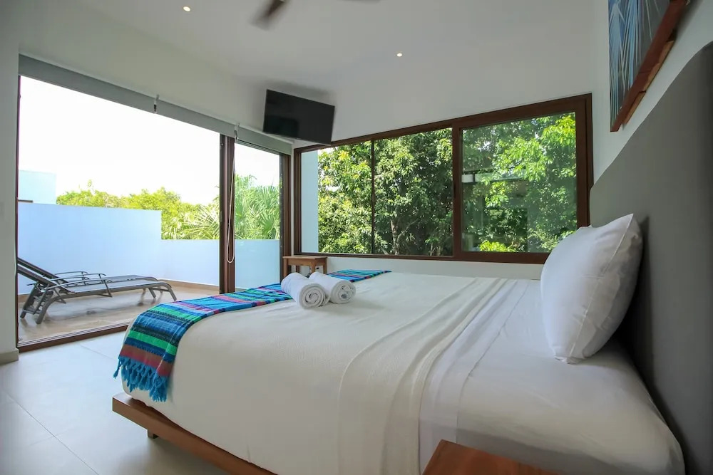 Ocean View 3 Bedroom Home by Olahola