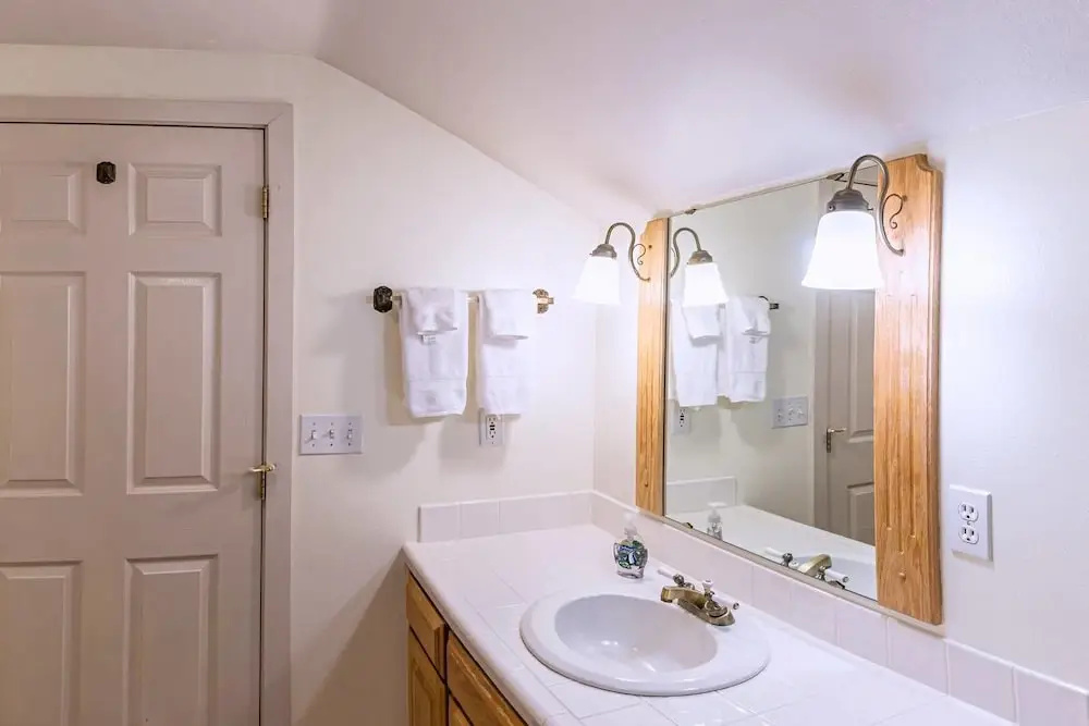 Oak Tower Townhouse-1.5 Blocks to OSF