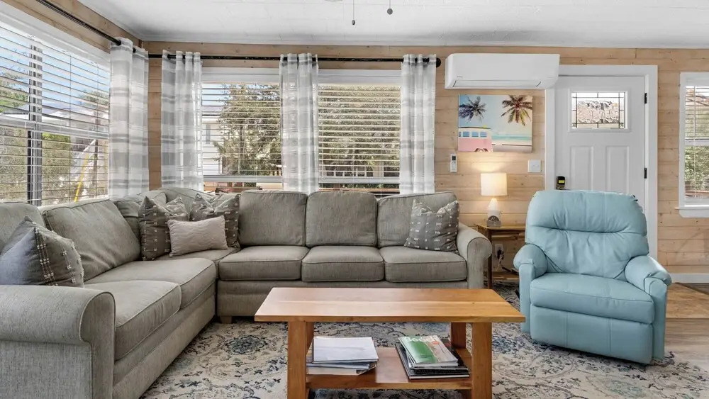 2BR Home, Private Heated Pool, 4 Bikes, Beach Access