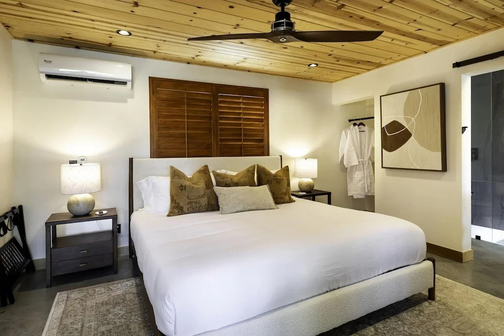 Luxury Living With Game Rooms Poolside Paradise