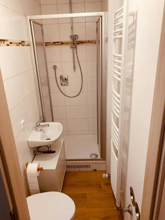 Felix Living 1, Modernes Apartment Fur 2 Personen, Innenstadt, Smart Tv, Parkplatz