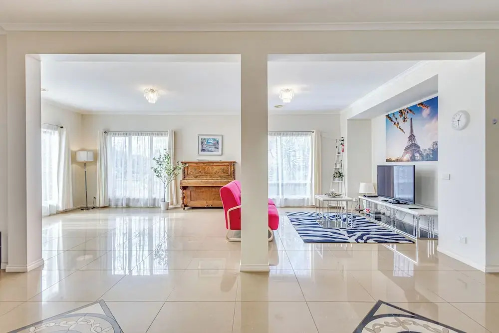 StayAU Family Home in Caroline Springs