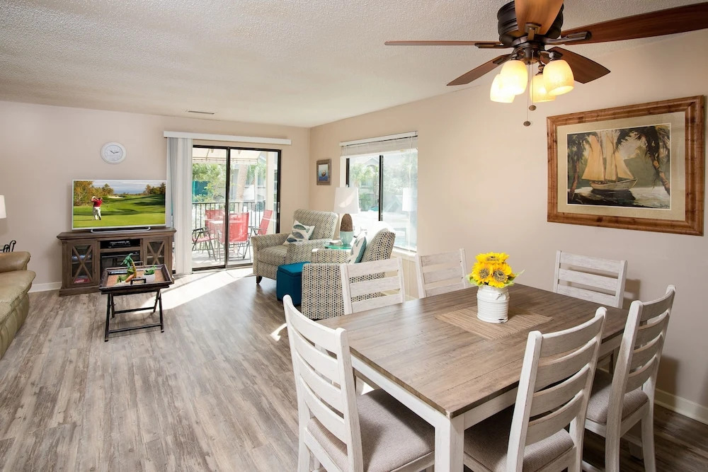 South Forest Beach 3BR w/ Pool & Tennis All-suite Bedrooms Condo