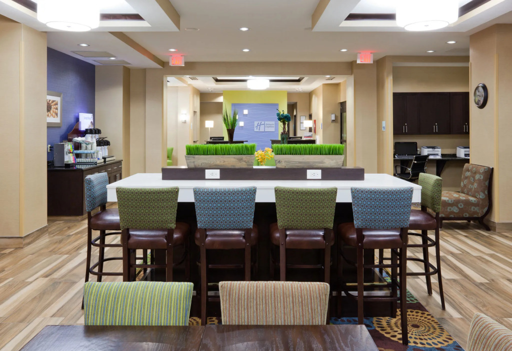 Holiday Inn Express & Suites Fort Dodge by IHG