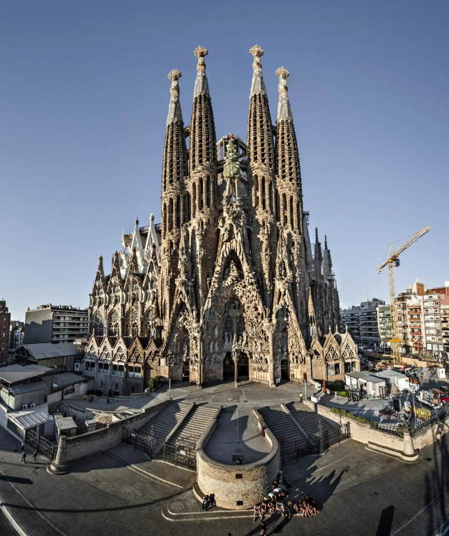 2-bedroom Bright and Classic Sagrada Familia Apartment