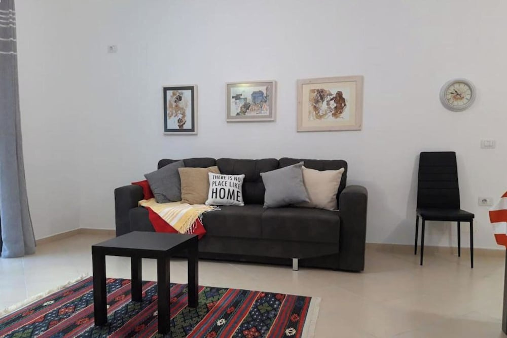 2 Bed Apt Sleeps 6 -balcony - 5-mins From Seaside