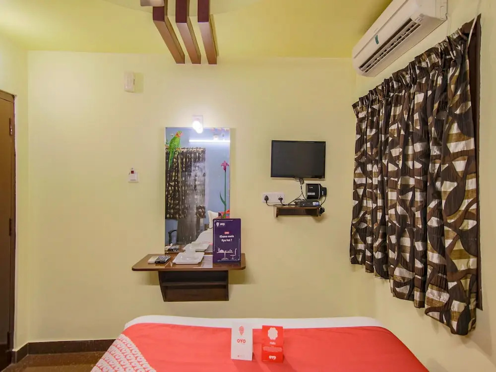 OYO 10711 Hotel NSNR Residency
