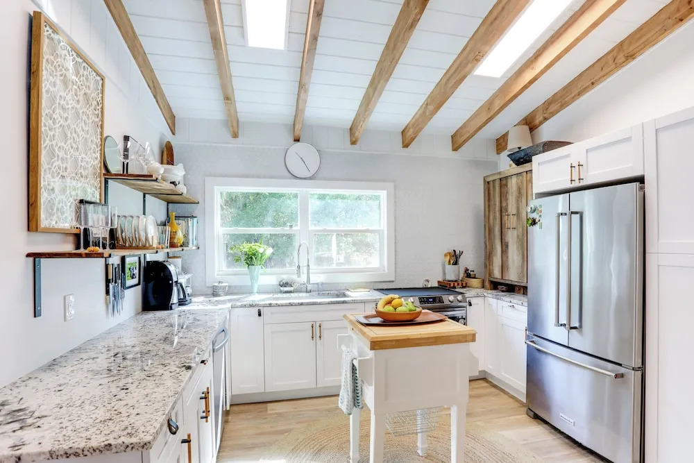 Pet-friendly Home ~ 6 Mi to Jensen Beach Park!