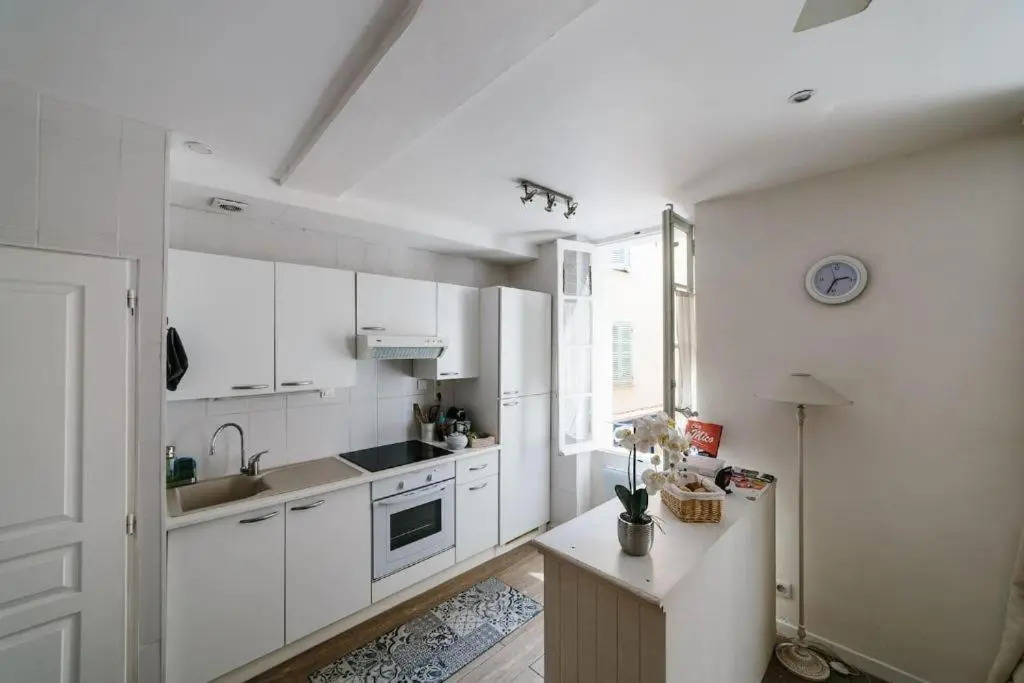 Studio tt équipé parking cœur ville