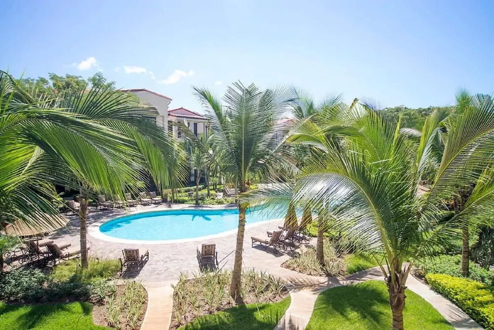 Beautiful 2 Bedroom Pacifico Condo by the Pool