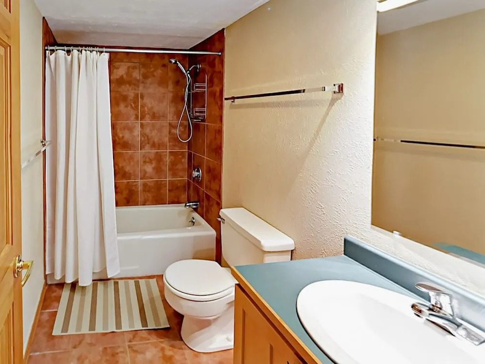 800 Columbine Road Condo Unit B9